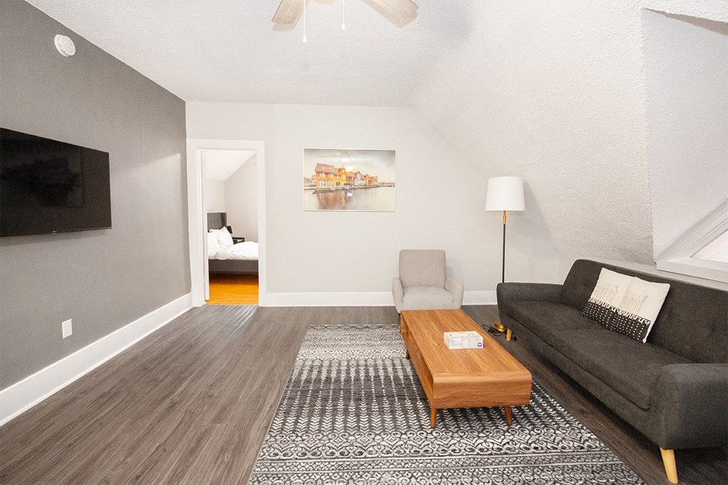 826 Wolseley House Rental Suites Apartments, 826 Wolseley Avenue